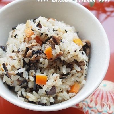 沖縄風 豚肉とひじきの炊き込みごはん(じゅーしー)