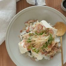 ほっとする、丸ごと湯豆腐の薬味丼