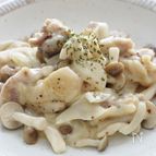 鶏肉としめじのクリーム粒マスタードソース