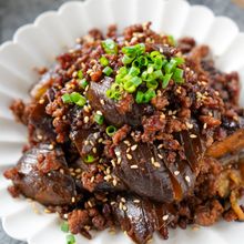 ご飯もお酒も進む♡『ピリッと旨辛茄子』さっと炒めて完成！
