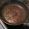 焼いて漬けるだけ!じゅわっと甘い「新玉ねぎのご飯泥棒漬け」の工程3