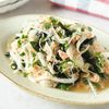 和えるだけ【新玉ねぎとわかめの旨辛サラダ】