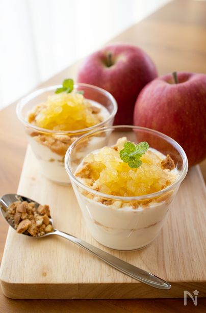 りんごとヨーグルトのパフェ風【レンジで簡単りんごジャム】