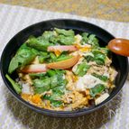 春菊が美味しいピンクの蒲鉾丼