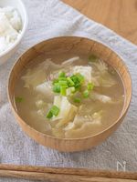 【ツナ缶で旨味アップ】甘くてほっこり！ツナとキャベツの味噌汁
