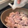 10分で完成！【鶏ごぼう丼】の工程2
