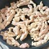ご飯が進む！鶏むね肉と細切りじゃがいものバジル醤油炒めの工程4