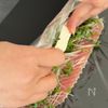 〖 パックそのまま 〗生ハムクリチ巻きの工程1