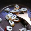 お昼ごはんにちょうど良い大根の葉っぱとちくわのペペロンチーノの工程2