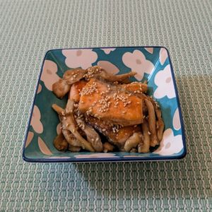 𝔂𝓾𝓶𝓲🍓の作ってみた!投稿(ごはんもお酒もすすむ♩鮭と舞茸の甘辛ごま照り焼き)