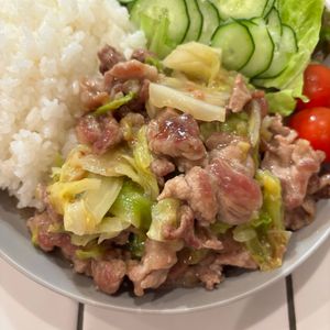 mi-koの作ってみた!投稿(行列の定食屋さんの🍚たっぷりキャベツと豚こまの生姜焼き🤩)