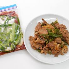 【下味冷凍】豚こま肉とピーマンの焼肉炒め