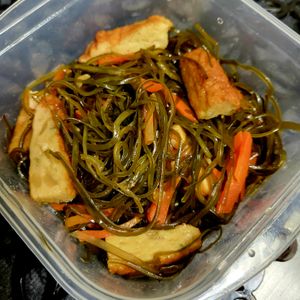 ヴェルの作ってみた!投稿(さつま揚げと切り昆布の煮物【作り置き】)