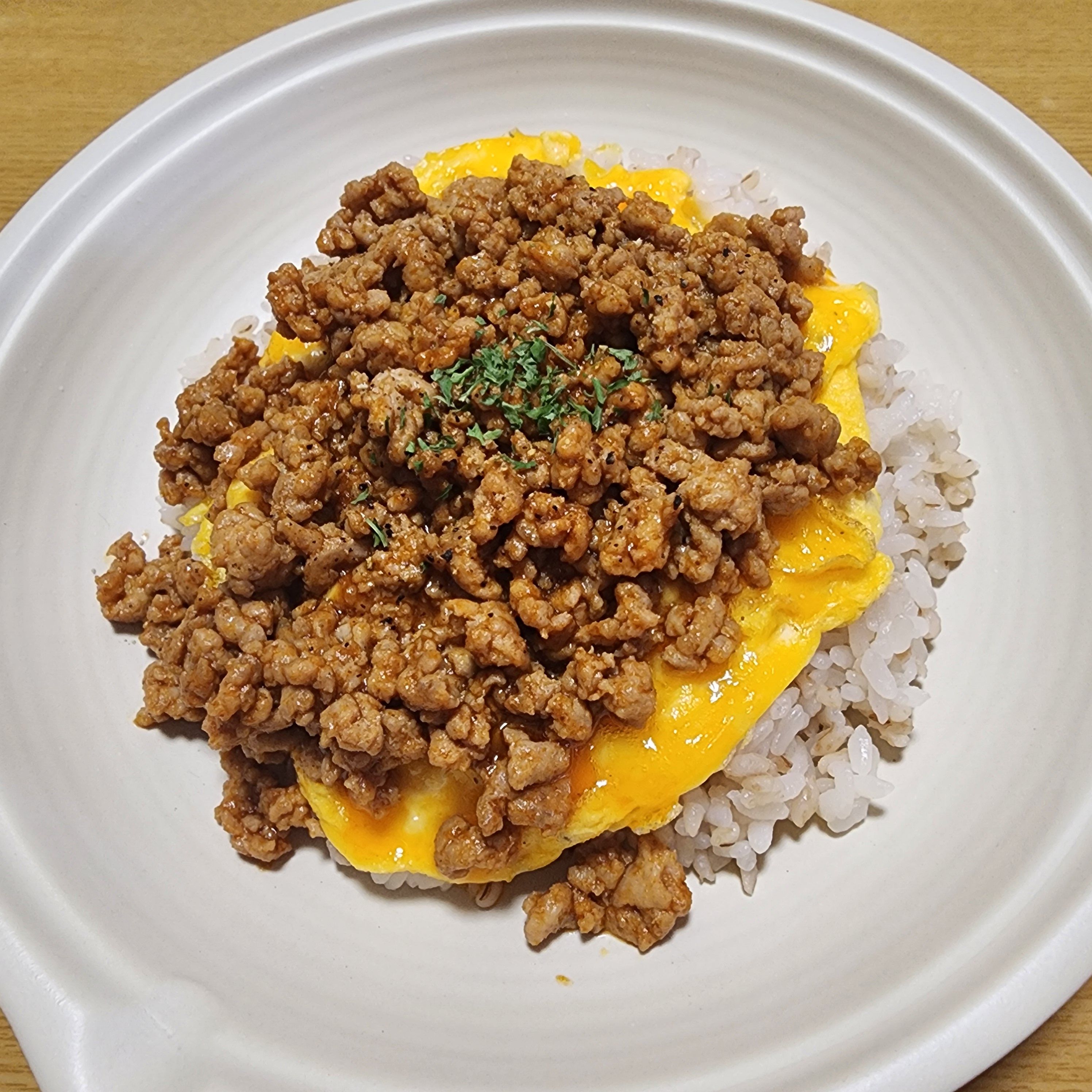 チーたまカレーそぼろご飯】包丁不要♡5分で絶品♬ランチにもの作って