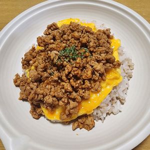 ナムディの作ってみた!投稿(【チーたまカレーそぼろご飯】包丁不要♡５分で絶品♬ランチにも)