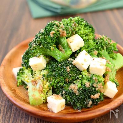 レンジ5分デリ風サラダ!ブロッコリーとチーズの胡麻和え