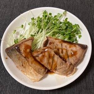 あすかの作ってみた!投稿(タレがご飯に合う♡ぶりのオイスターガーリック焼き)