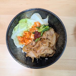 ゆいの作ってみた!投稿(【豚バラ玉ねぎのサムギョプサル丼】一度食べたら病みつき♡)