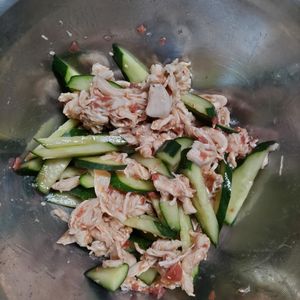 KUMIKOの作ってみた!投稿(【茹で鶏ときゅうりの梅肉わさび和え】さっぱり夏レシピ♡)