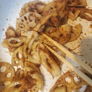 yooooの作ってみた!投稿(ごはんに合う甘辛副菜♡『蓮根とちくわの甘辛ごまおかか炒め』)