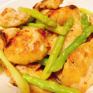 お料理happy🍀の作ってみた!投稿(鶏むね肉とアスパラガスの塩麹炒め)