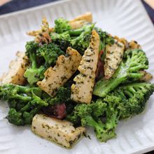 【旬の食感♪】たけのこ＆ブロッコリーの青のりペペロン炒め
