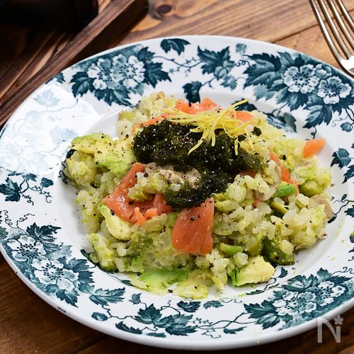 アボカドがっつり「海ブドウがアクセントアボカドどっさり釜飯」
