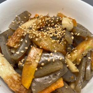こっこちゃんの作ってみた!投稿(地味でも美味しい！蒟蒻と平天のきんぴら)