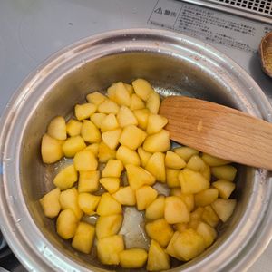 1537686の作ってみた!投稿(りんごあったらこれ作ろっ！簡単美味しいアップルパイの中身♩)