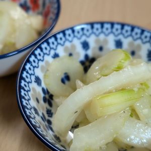 まゆのの作ってみた!投稿(味噌もみセロリのレモンオリーブマリネ)