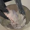 ただ焼いて漬けるだけ。ご飯が無限に進む【バリバリ山賊焼き】の工程1