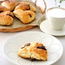 材料4つ♪ノンバター！ホケミde簡単♡チョコチャンクスコーン