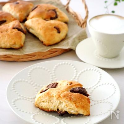 材料4つ♪ノンバター!ホケミde簡単♡チョコチャンクスコーン