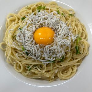 (・∀・)コロンの作ってみた!投稿(しらすと卵黄の柚子胡椒ワンパンパスタ│白だしの旨味凝縮！)