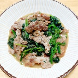 よっこの作ってみた!投稿(豚こまとほうれん草のつゆバタ炒め)