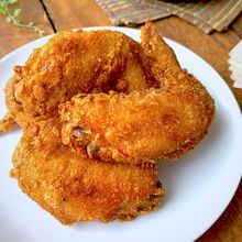溢れる肉汁でビールが最高‼︎〝カリッとジュワッと手羽唐揚げ〟
