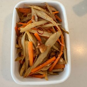1307301の作ってみた!投稿(カリカリ鶏皮がうますぎる🤭✨節約鶏皮きんぴらごぼう🤩)