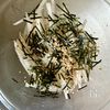 塩揉み不要♪皮ごと大根のごまぽんサラダの工程1
