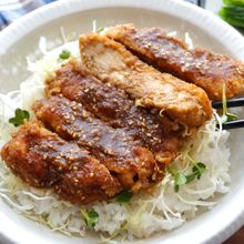【卵不要バッター液】むね肉1枚で究極のわらじ味噌カツ丼