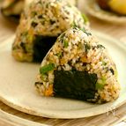 キムチと韓国のりのやみつきおにぎり【簡単・お弁当】