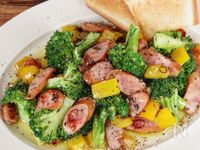 お酒に合う！お野菜とウインナーのアヒージョ風炒め