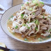 豚肉としめじの生姜みぞれ煮