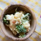ブロッコリーとチーズと卵のサラダ