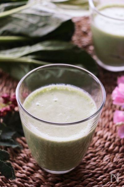朝食にも 葉酸たっぷり小松菜とバナナのヨーグルトスムージー By Maron 青木ゆかり レシピサイト Nadia ナディア プロの料理家のおいしいレシピ