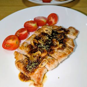joe sanの作ってみた!投稿(【マスタードソースのポークステーキ】ガーリック香る♬)