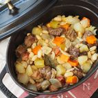 ストウブ鍋で牛肉と白いんげん豆の煮込み