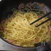 塩昆布が決めて！【大葉とベーコンのガーリックパスタ】の工程4