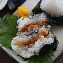 焼肉のたれで煮詰めるだけ！ツナの佃煮おにぎり