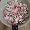 ガツンとコク旨◎【豚肉ときのこのガリバタ醤油炒め】の工程1