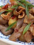 新じゃがいもと豚バラの甘辛しょうゆ炒め、ゆず胡椒風味